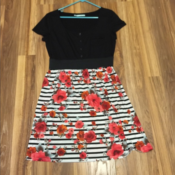 Maurices Dresses & Skirts - Maurices flower print dress